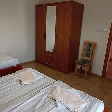 Bor Apartmanhaz Денешдиаш Экстерьер фото