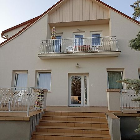 Bor Apartmanhaz Денешдиаш Экстерьер фото