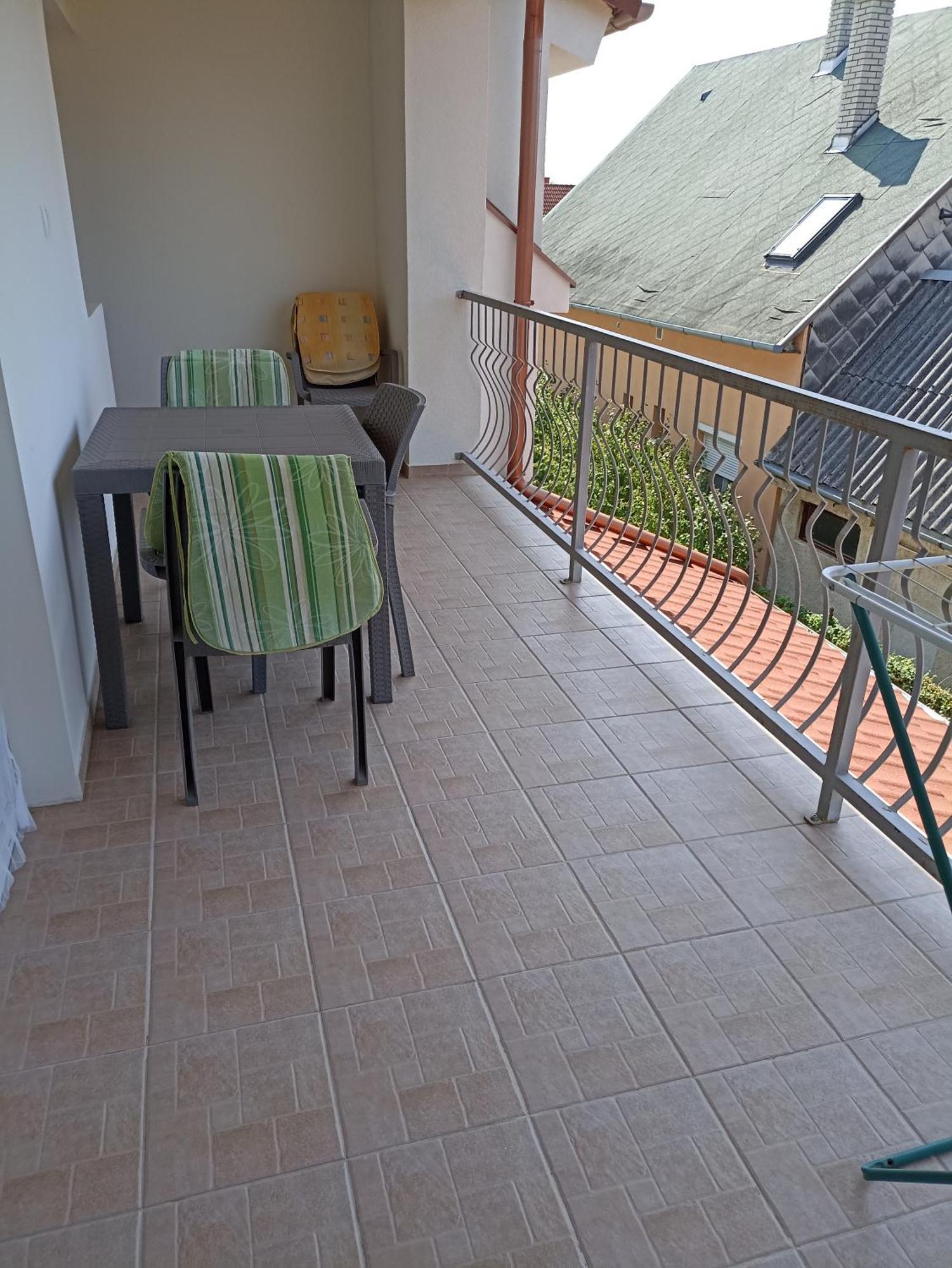 Bor Apartmanhaz Денешдиаш Экстерьер фото