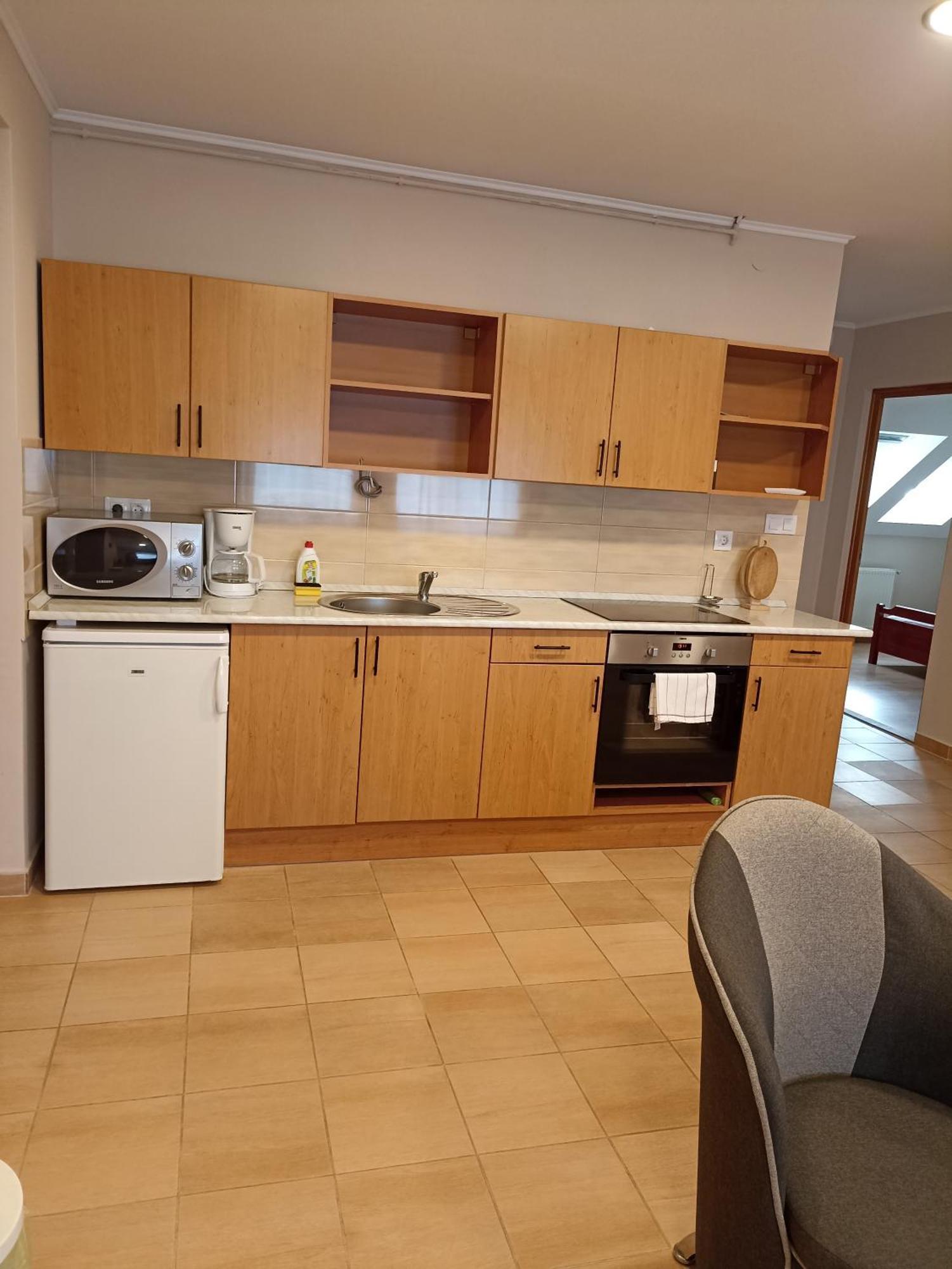 Bor Apartmanhaz Денешдиаш Экстерьер фото